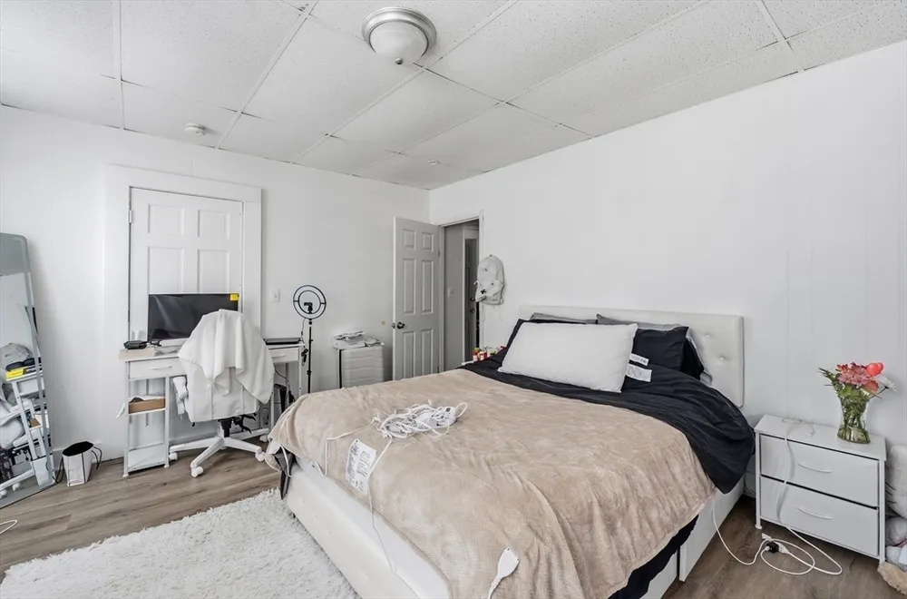 5 Floyd St, Lowell, MA 01852
