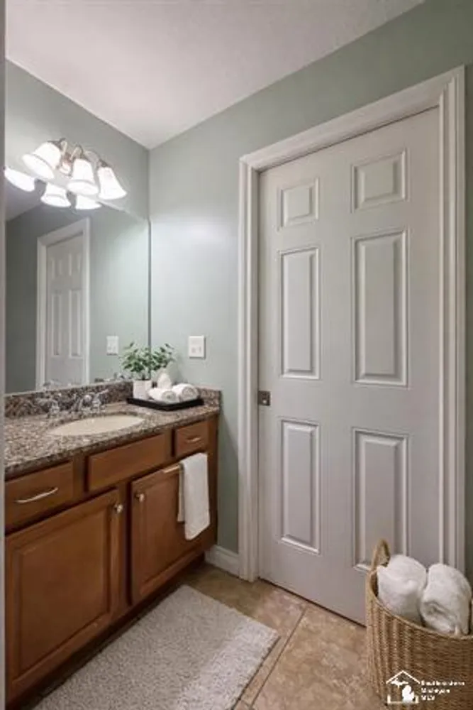14922 Wildwood Dr, Monroe, MI 48161