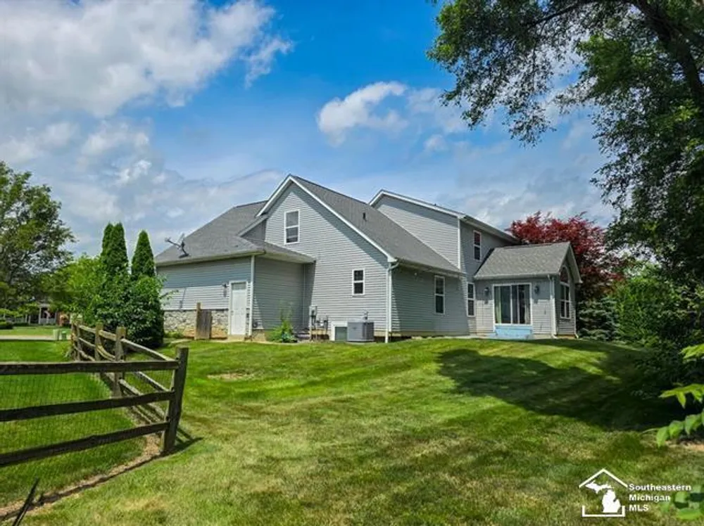 14922 Wildwood Dr, Monroe, MI 48161