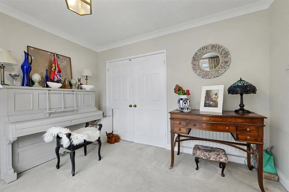 Property carousel item 20