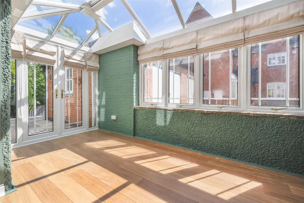 Property carousel item 6