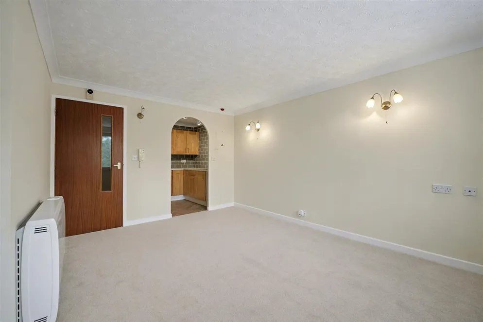 Property carousel item 6
