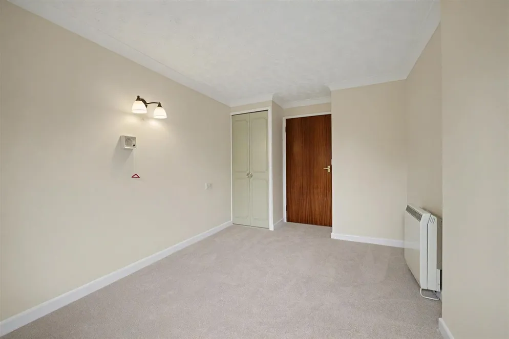 Property carousel item 9