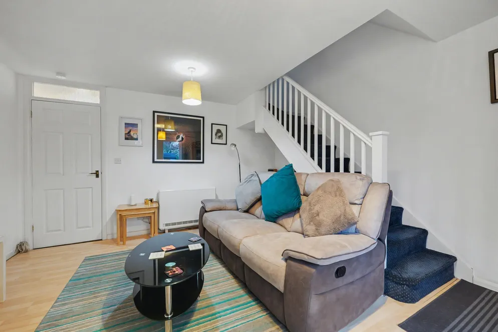 Property carousel item 6
