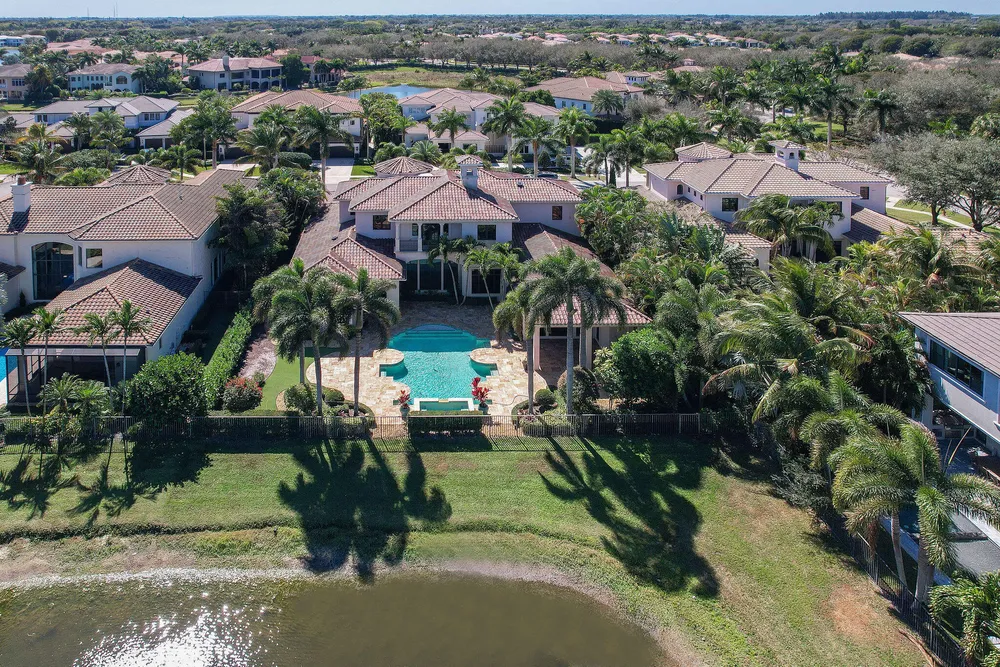 9253 Este Lago Dr, Boca Raton, FL 33496-1053