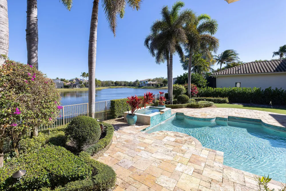 9253 Este Lago Dr, Boca Raton, FL 33496-1053
