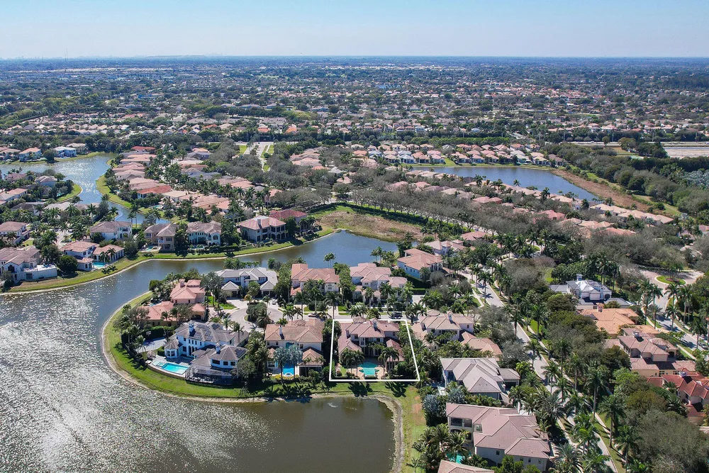 9253 Este Lago Dr, Boca Raton, FL 33496-1053