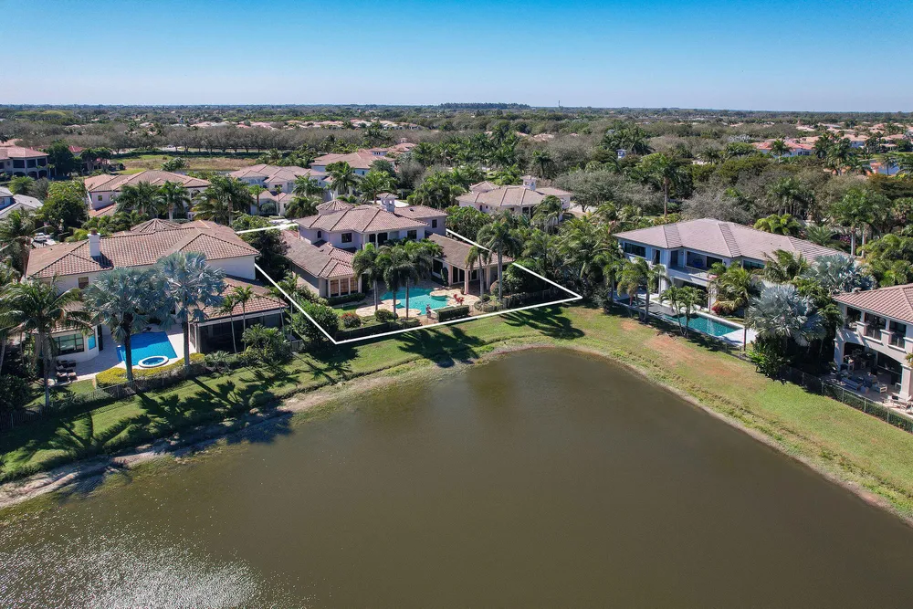 9253 Este Lago Dr, Boca Raton, FL 33496-1053