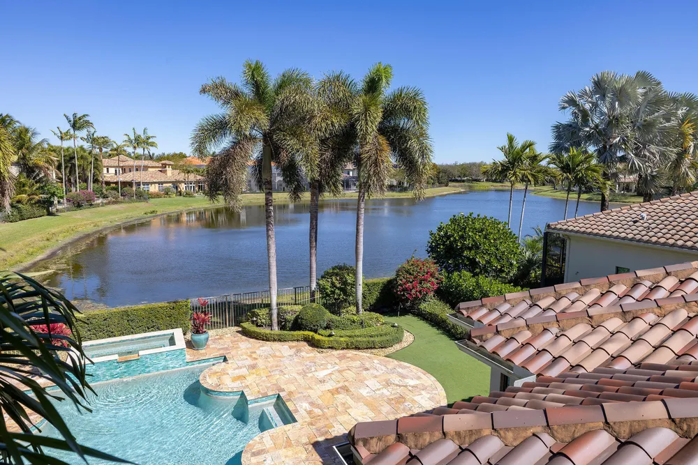 9253 Este Lago Dr, Boca Raton, FL 33496-1053