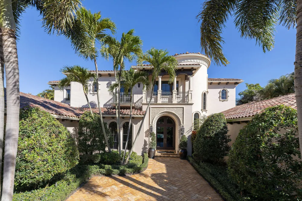 9253 Este Lago Dr, Boca Raton, FL 33496-1053