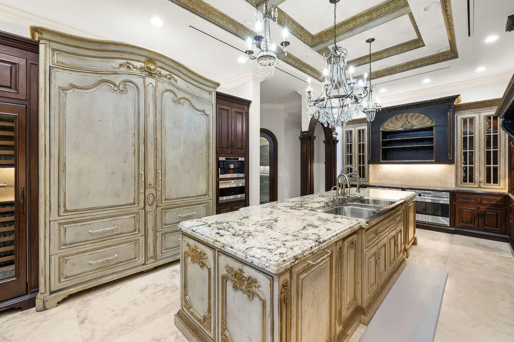 9253 Este Lago Dr, Boca Raton, FL 33496-1053