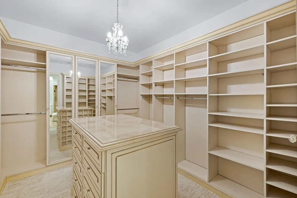 9253 Este Lago Dr, Boca Raton, FL 33496-1053