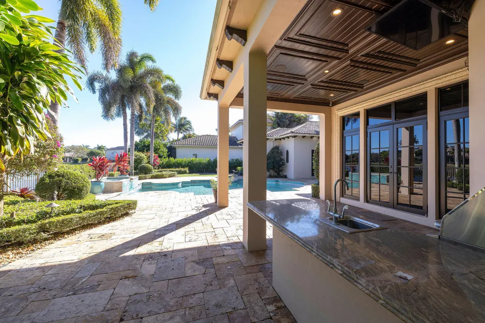9253 Este Lago Dr, Boca Raton, FL 33496-1053