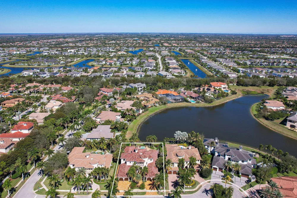 9253 Este Lago Dr, Boca Raton, FL 33496-1053