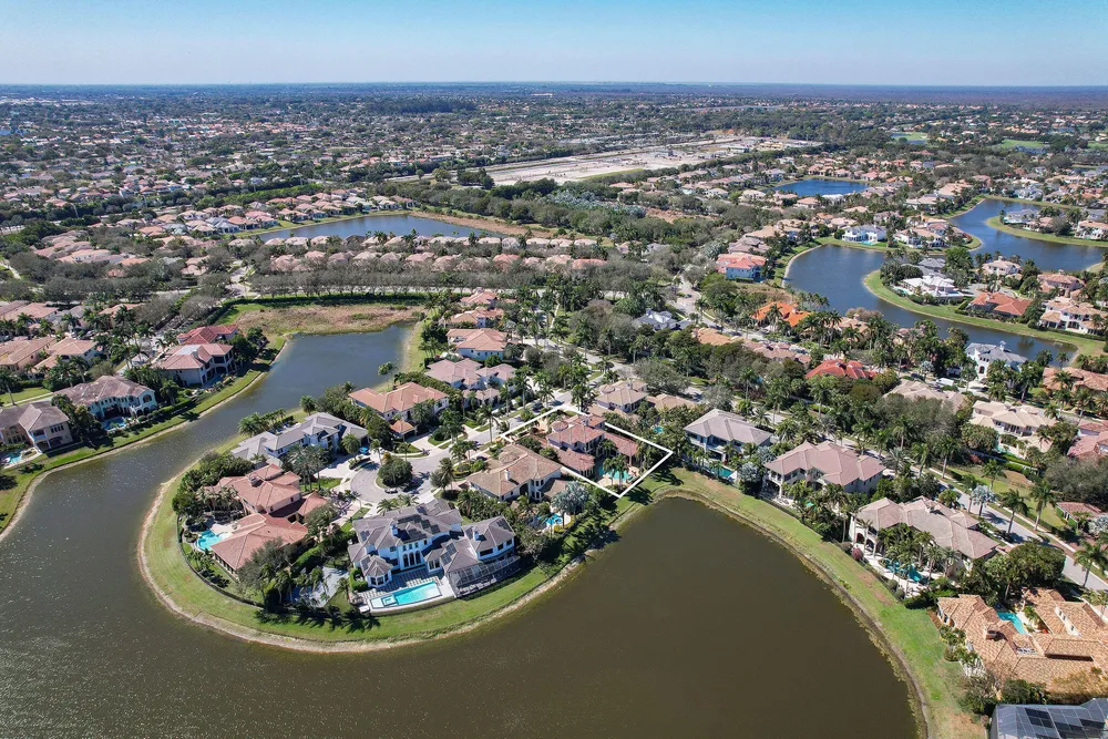 9253 Este Lago Dr, Boca Raton, FL 33496-1053