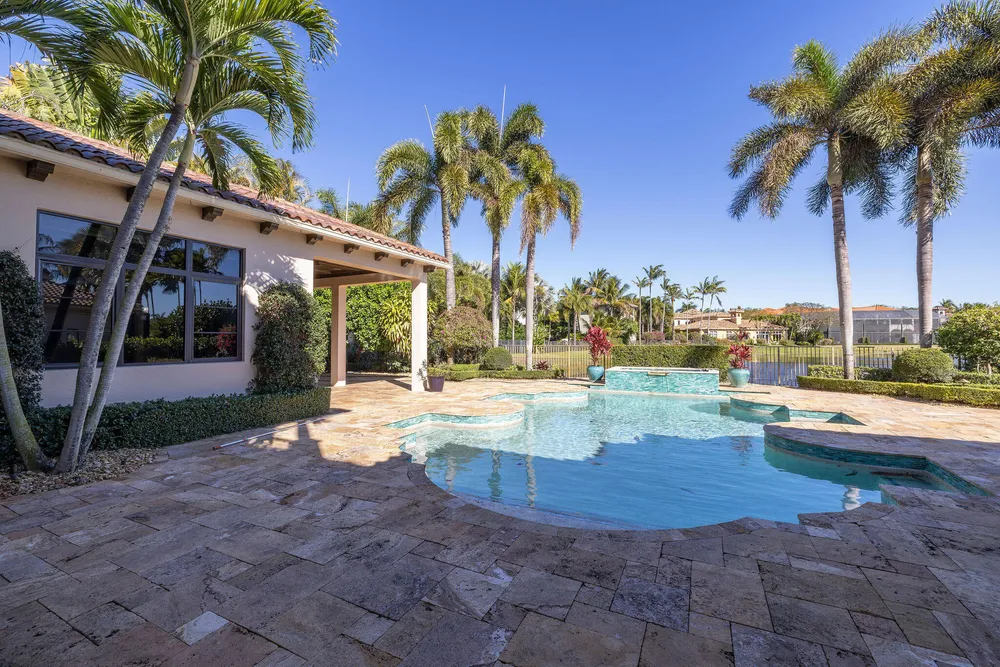 9253 Este Lago Dr, Boca Raton, FL 33496-1053