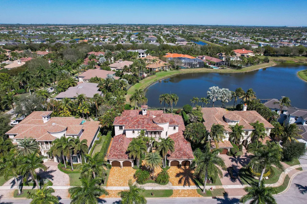 9253 Este Lago Dr, Boca Raton, FL 33496-1053