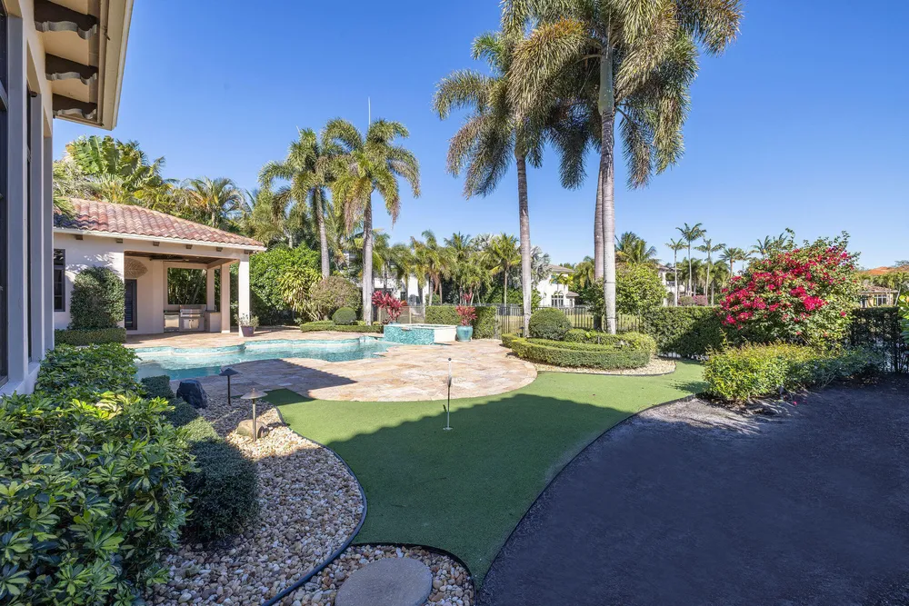9253 Este Lago Dr, Boca Raton, FL 33496-1053