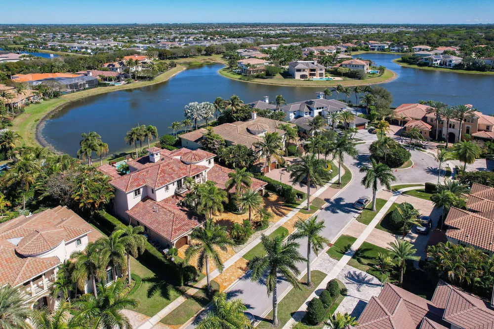 9253 Este Lago Dr, Boca Raton, FL 33496-1053