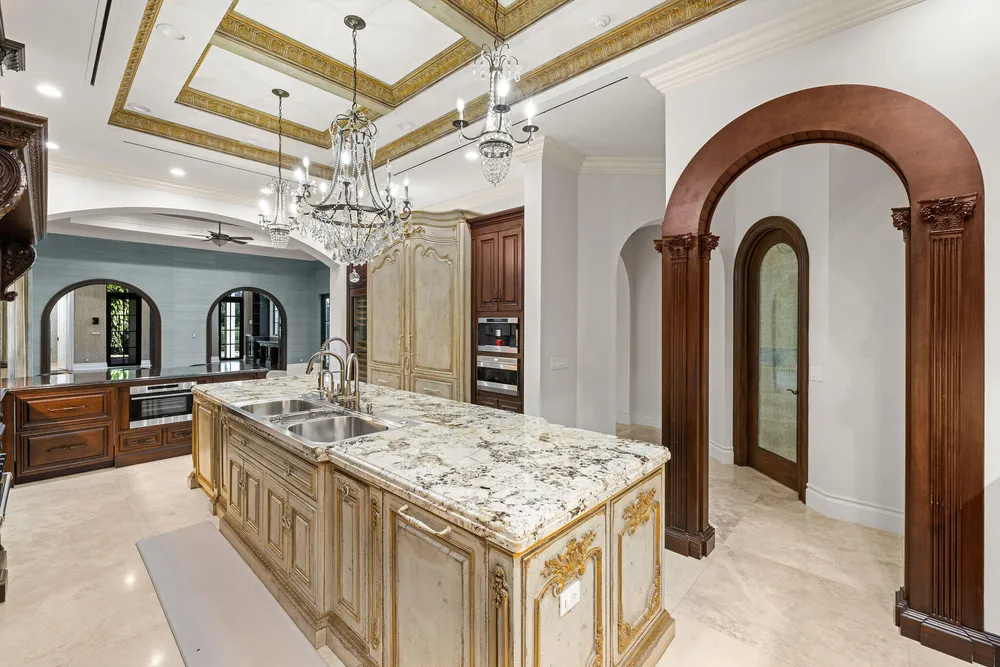 9253 Este Lago Dr, Boca Raton, FL 33496-1053