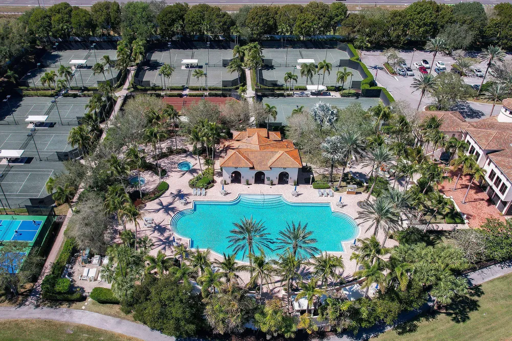 9253 Este Lago Dr, Boca Raton, FL 33496-1053
