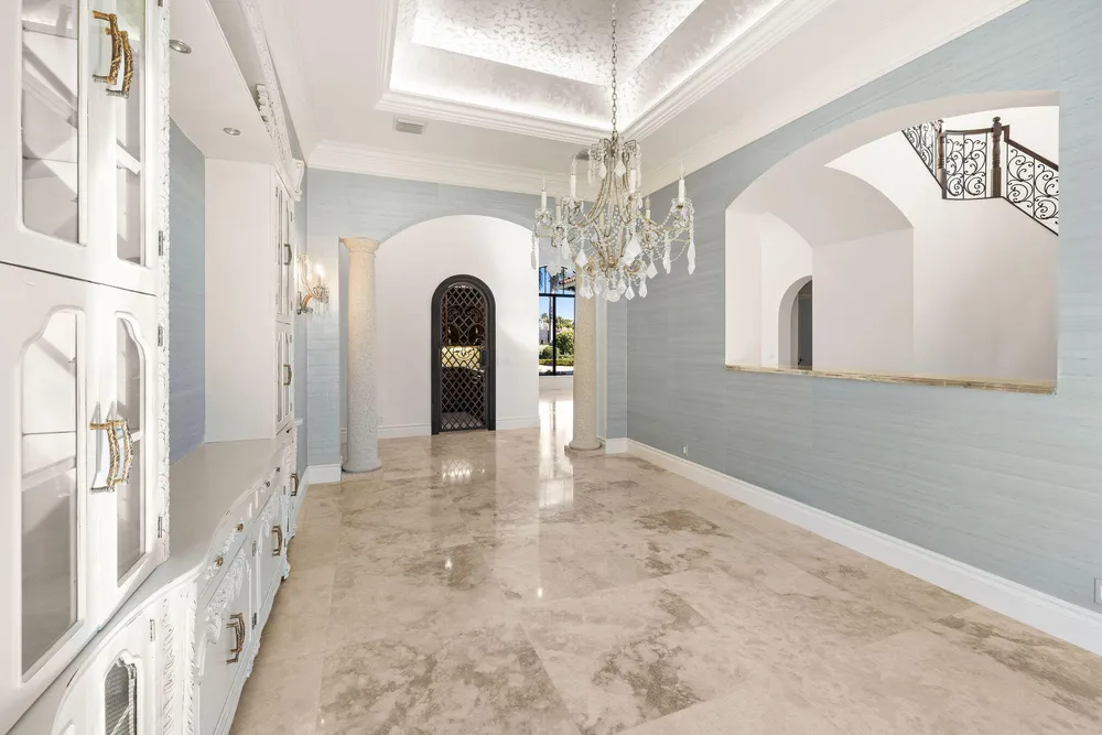 9253 Este Lago Dr, Boca Raton, FL 33496-1053