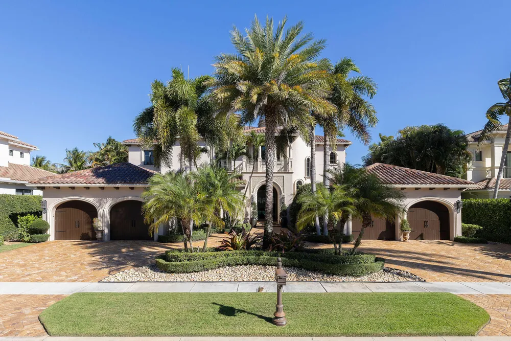 9253 Este Lago Dr, Boca Raton, FL 33496-1053
