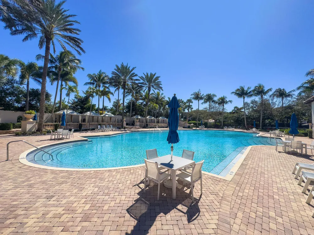 9253 Este Lago Dr, Boca Raton, FL 33496-1053
