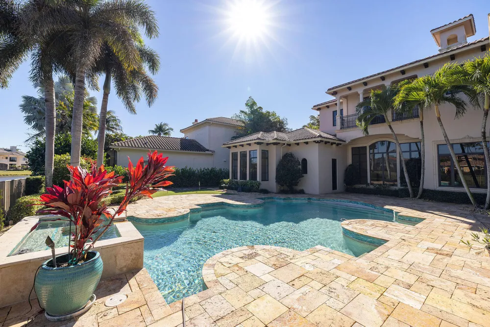 9253 Este Lago Dr, Boca Raton, FL 33496-1053