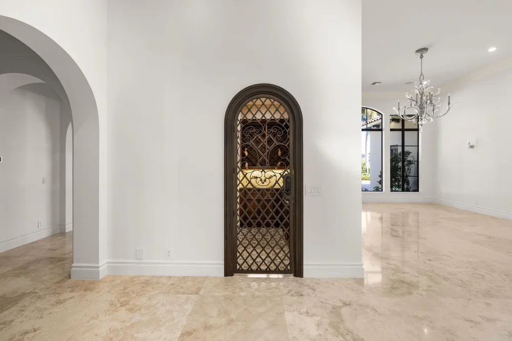 9253 Este Lago Dr, Boca Raton, FL 33496-1053