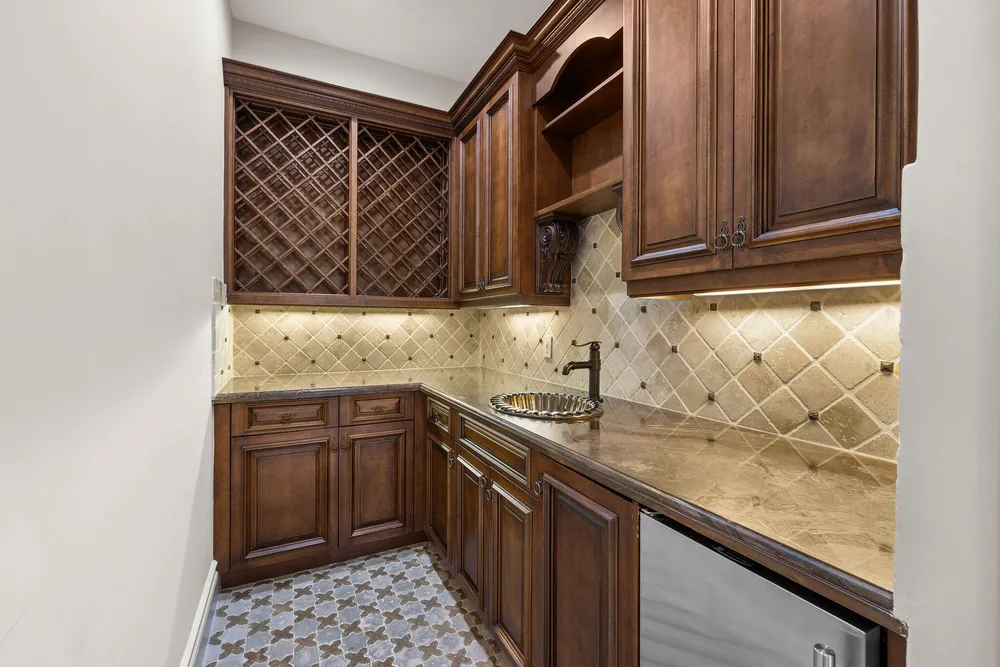9253 Este Lago Dr, Boca Raton, FL 33496-1053