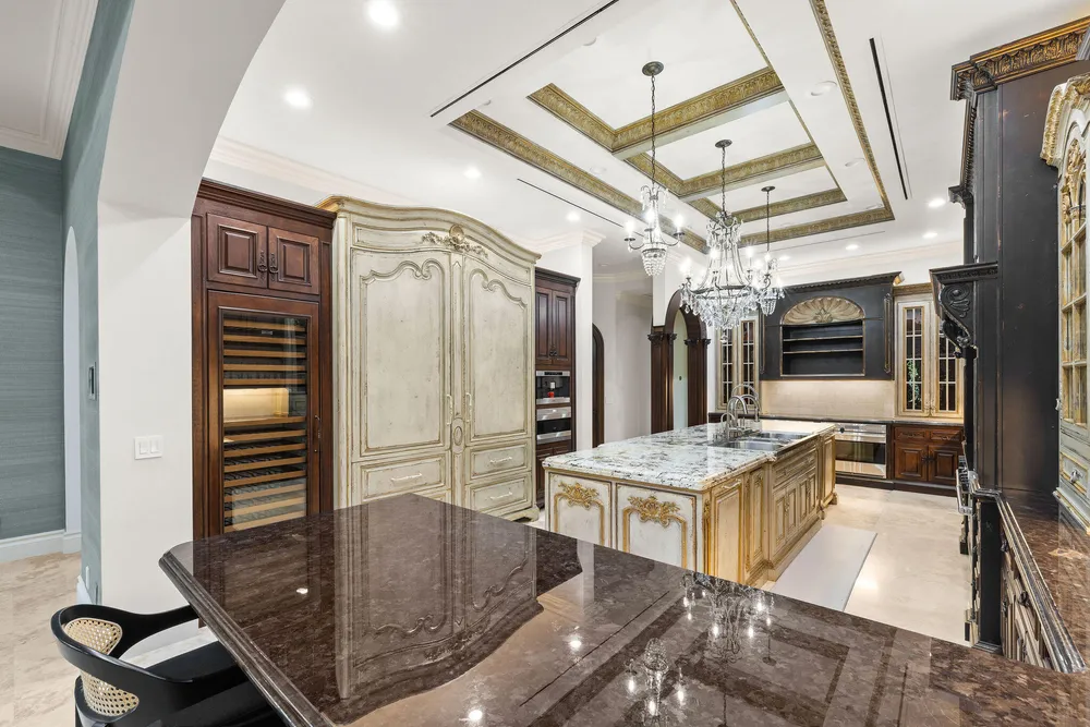 9253 Este Lago Dr, Boca Raton, FL 33496-1053