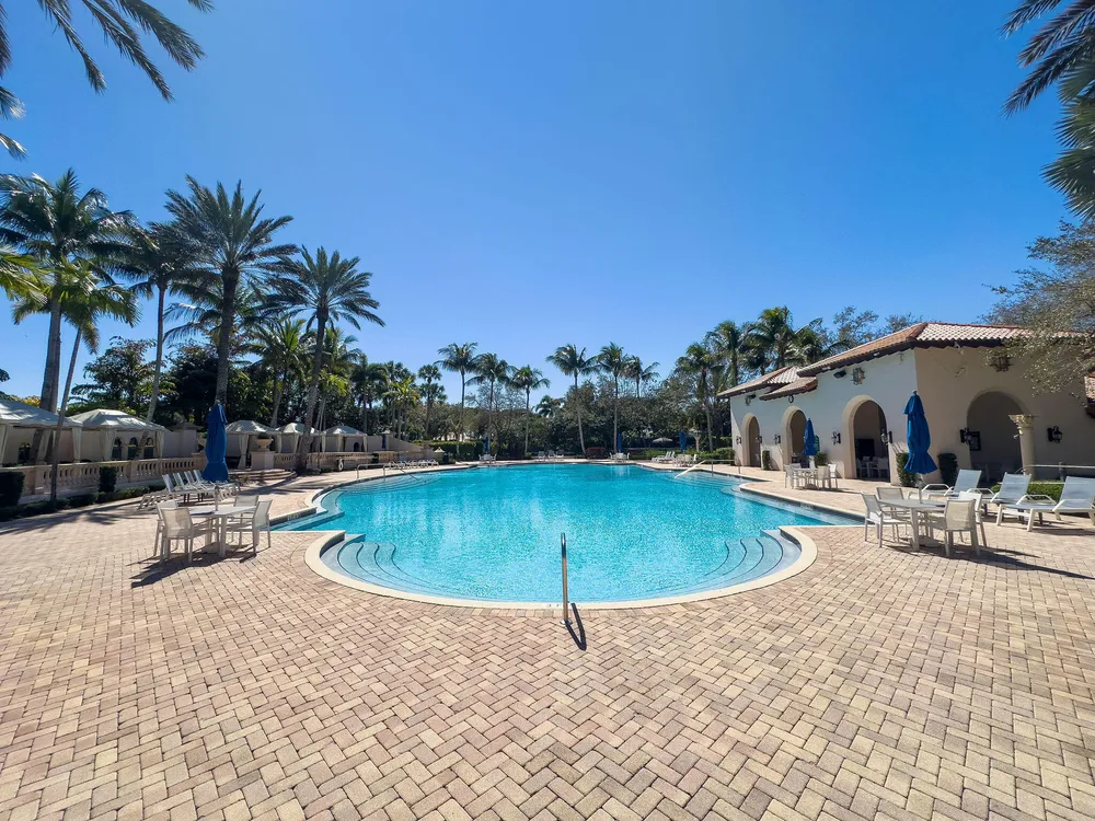 9253 Este Lago Dr, Boca Raton, FL 33496-1053