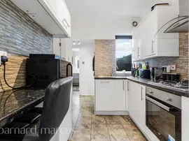 Rosehill Avenue, Sutton thumb 3