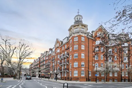 Campden Hill Road, London, W8