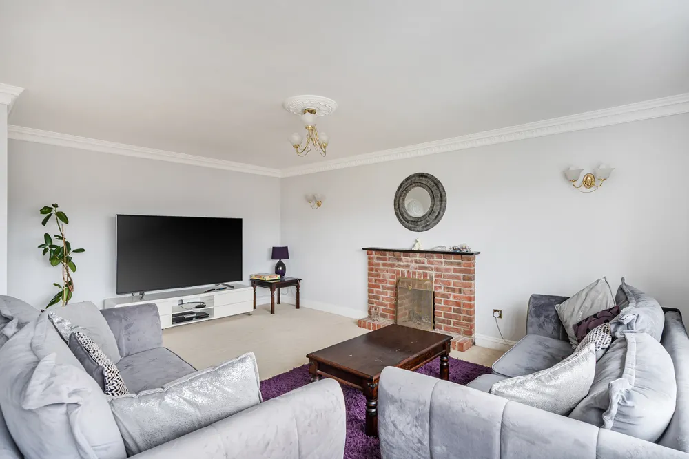 Deerswood Close, Caterham, CR3