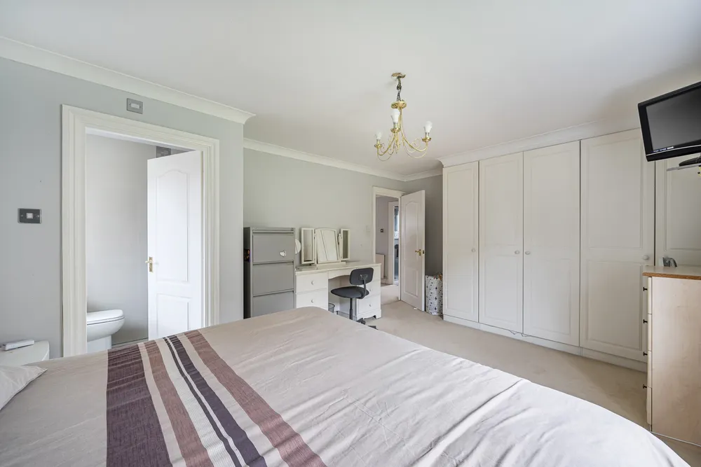 Deerswood Close, Caterham, CR3