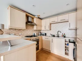 Brunel Crescent, Swindon thumb 3