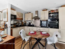 Hill View, Dorking thumb 3