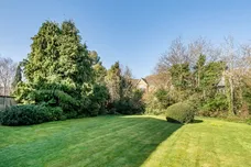 Queen Annes Gardens, Enfield