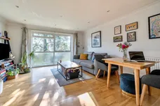 Queen Annes Gardens, Enfield