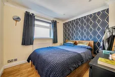Queen Annes Gardens, Enfield
