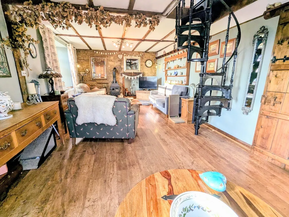 Property carousel item 4
