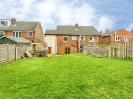 Almshouse Lane, Newmillerdam, Wakefield thumb 2