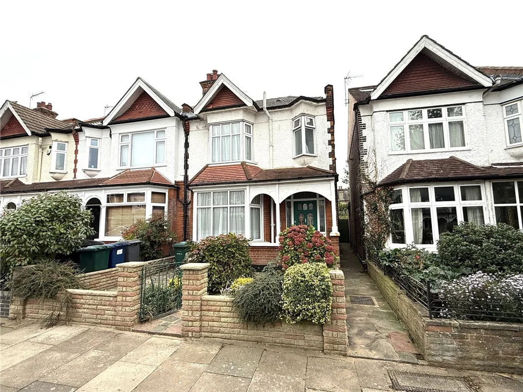 Holdenhurst Avenue, London, N12