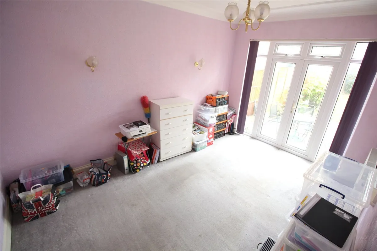 Holdenhurst Avenue, London, N12
