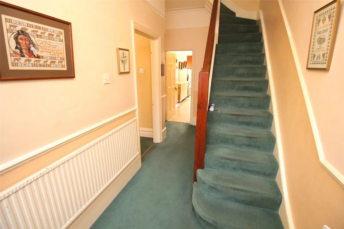 Holdenhurst Avenue, London, N12