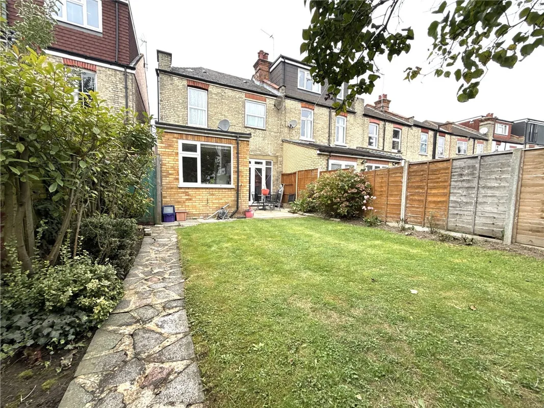 Holdenhurst Avenue, London, N12