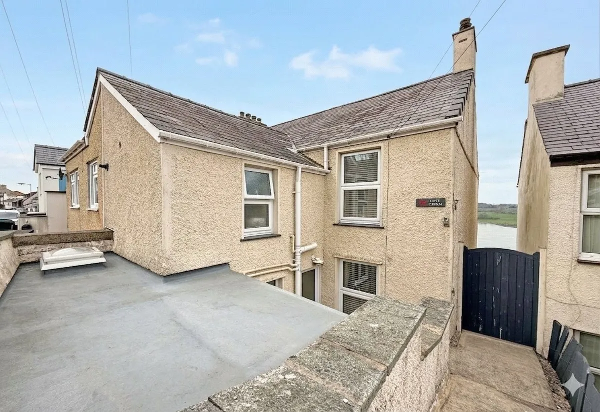 Bush Road, Y Felinheli, Gwynedd, LL56