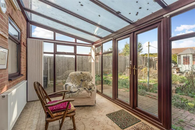 Property carousel image 12